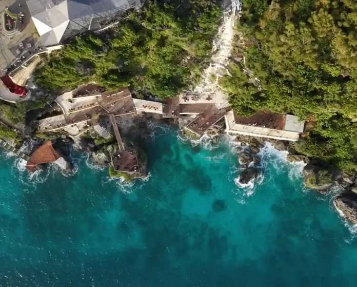 On The Rock Jogja, wisata viral di Pantai Drini (dok. Instagram @ontherock.yk)