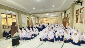 SMPIT Abu Bakar adalah sekolah swasta Islam di Yogyakarta